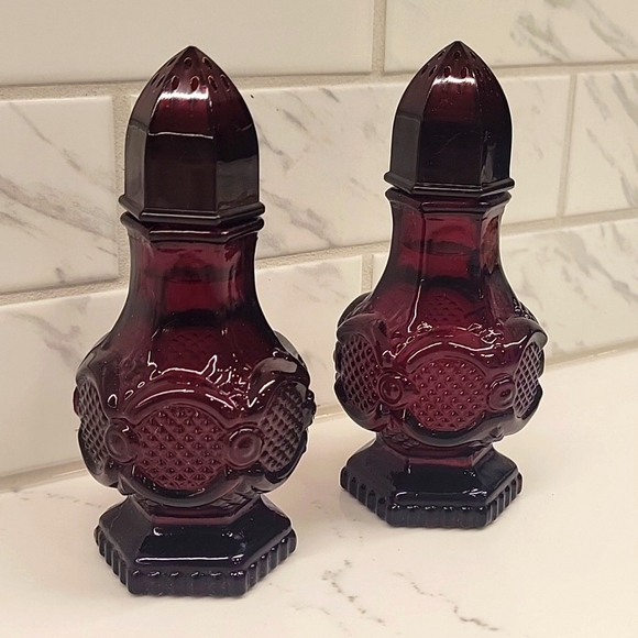 Vintage Avon Cape Cod Collection Cologne/Salt Shakers Set Of Two - Picture 6 of 8